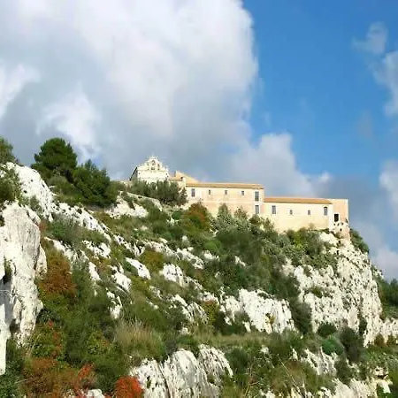 Country house Eremo Madonna Delle Grazie *