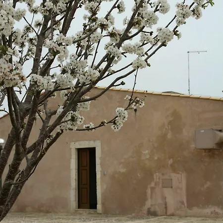 Country house Eremo Madonna Delle Grazie *
